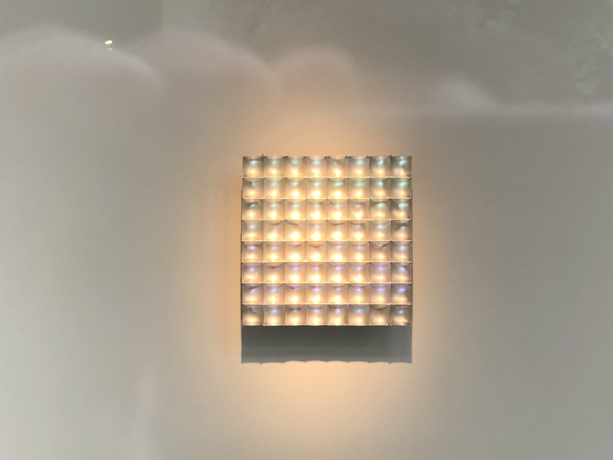 Square 2.0 — zilveren sculptuur met licht, samenwerking met Rembrandt Jordan